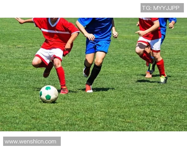 足球明星汇聚的精彩壁纸展示让你感受绿茵场上的激情与魅力