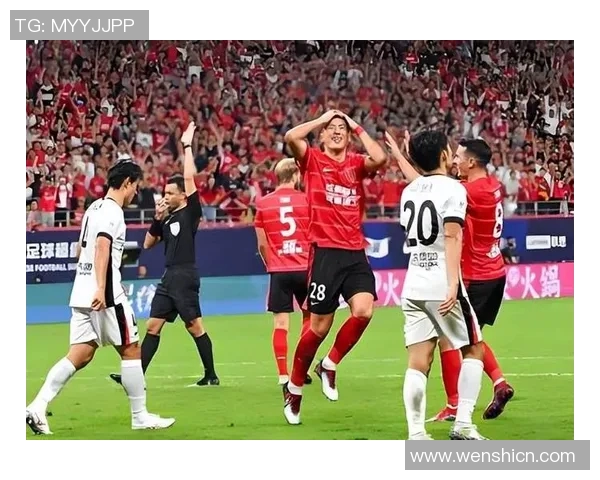 众多退役足球明星重返赛场展现风采引发球迷热议与期待 众多退役足球明星重返赛场展现风采引发球迷热议与期待